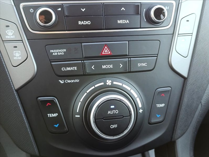 Hyundai Santa Fe 2,2 CRDi 4x4 Aut., Navi Kamera - fotka 18 z 45