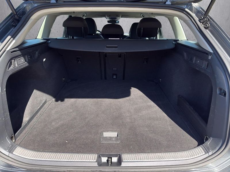 Volkswagen Passat 1.5eTSI ACC Kamera LED - fotka 9 z 9