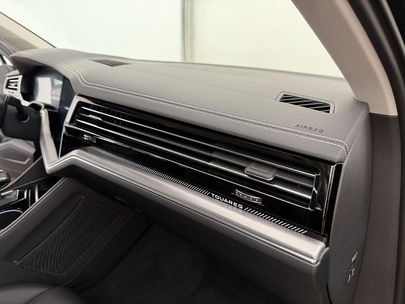Volkswagen Touareg 3.0Tdi*1-MAJ*DPH*ELEGANCE* - fotka 22 z 45