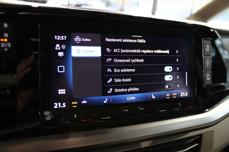 Volkswagen Multivan TDi DSG Edition Pano/HUD/HarKa - fotka 21 z 37