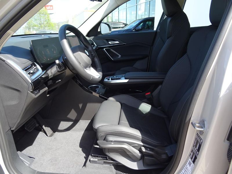BMW X1 sDrive18i - fotka 2 z 6