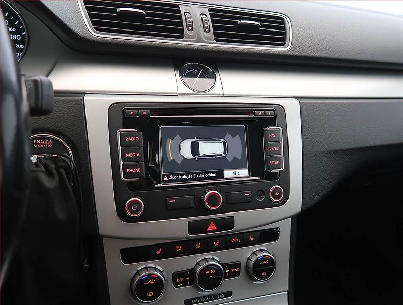 Volkswagen Passat (2013) Comfortline 2.0 TDI, Automat - fotka 16 z 21
