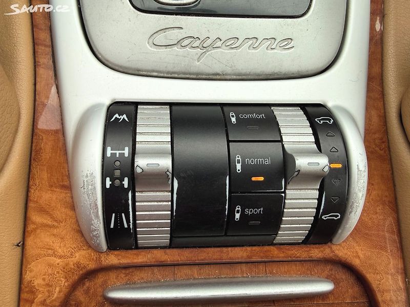 Porsche Cayenne 3.2 V6, 4X4, Automat - fotka 18 z 37