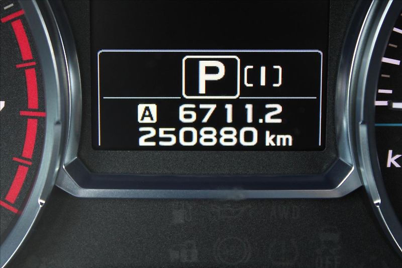 Subaru Forester 2,0 XT  ČR,AUTOMAT,4x4,TAŽNÉ - fotka 9 z 35