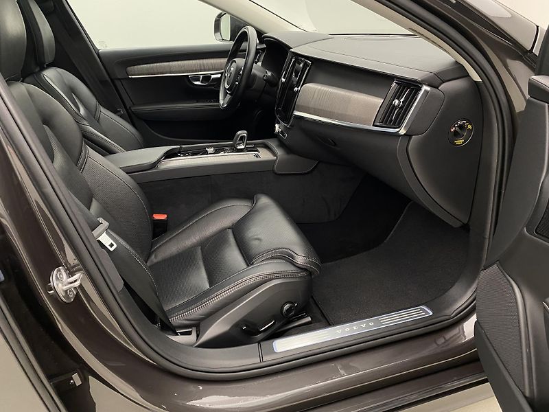 Volvo V90 CC B5 AWD BRIGHT PLUS AUT CZ - fotka 22 z 49