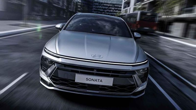 Hyundai Sonata má elegantní a aerodynamická boční linie.