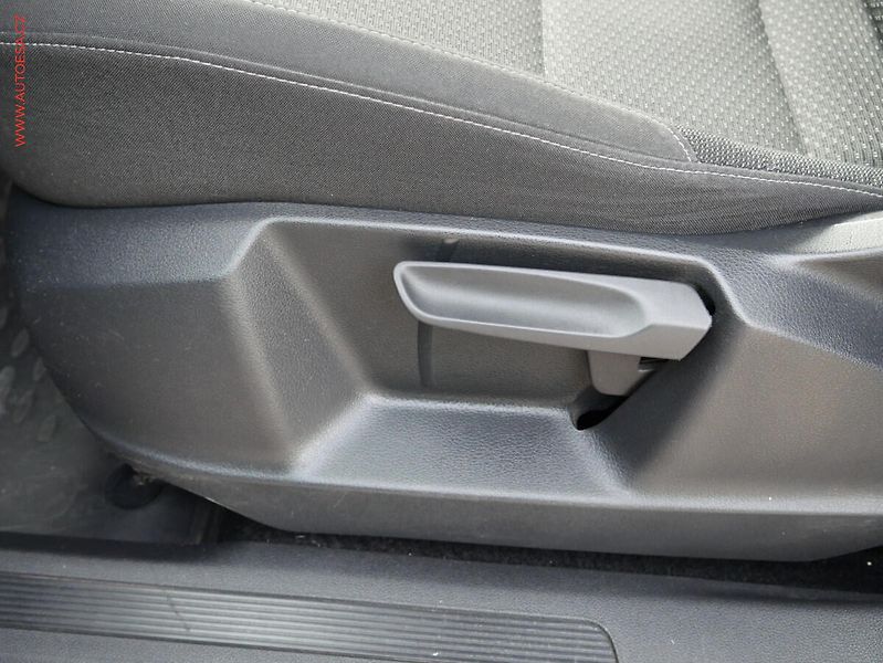 Volkswagen Touran (2016) 2.0 TDi, DSG, STK9/27 - fotka 14 z 15