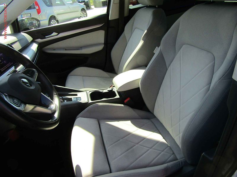 Volkswagen Golf (2022) 1.6TDi, LED, DSG - fotka 9 z 21