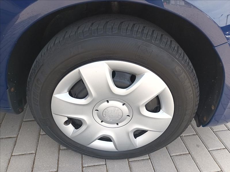Škoda Roomster 1,2 TSI,77KW,KLIMA,PARKING - fotka 23 z 34