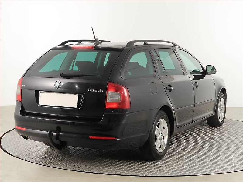 Škoda Octavia (2012) Ambiente 1.6 TDI, Navi - fotka 5 z 17