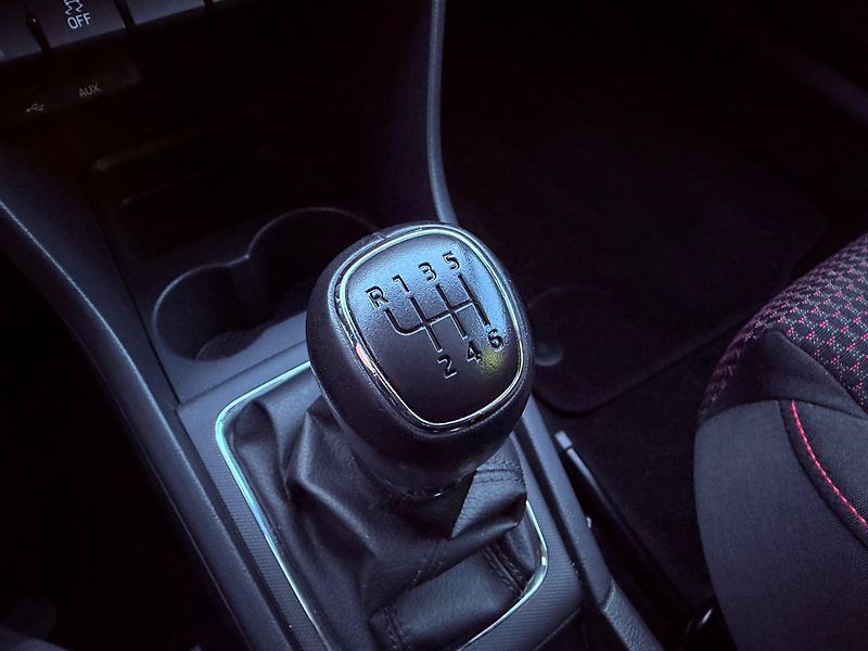 Škoda Rapid 1.2 TSi Style Plus, Serviska - fotka 21 z 25