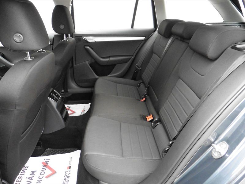 Škoda Octavia 1,6 TDi III Combi Style - fotka 7 z 18