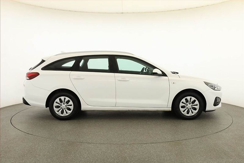 Hyundai i30 (2022) 1.5 DPI, Serv.kniha, Tempomat - fotka 6 z 17
