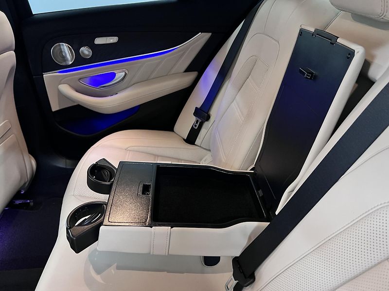 Mercedes-Benz Třídy E E 63s AMG, 4.0i 450 kW 113 Tkm - fotka 32 z 57