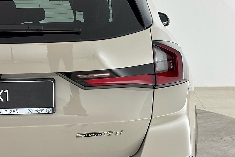 BMW X1 sDrive18d - fotka 5 z 22