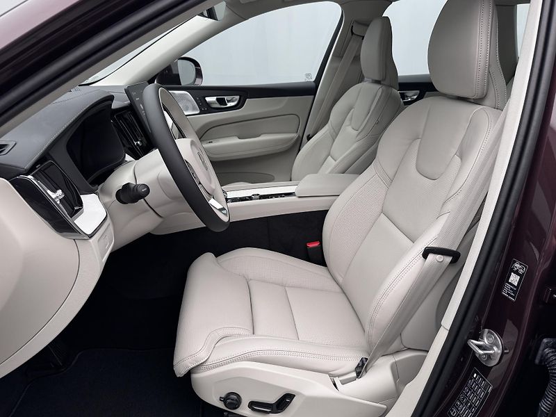 Volvo XC60 (2026) B5 AWD AUT BRIGHT ULTRA - fotka 3 z 26