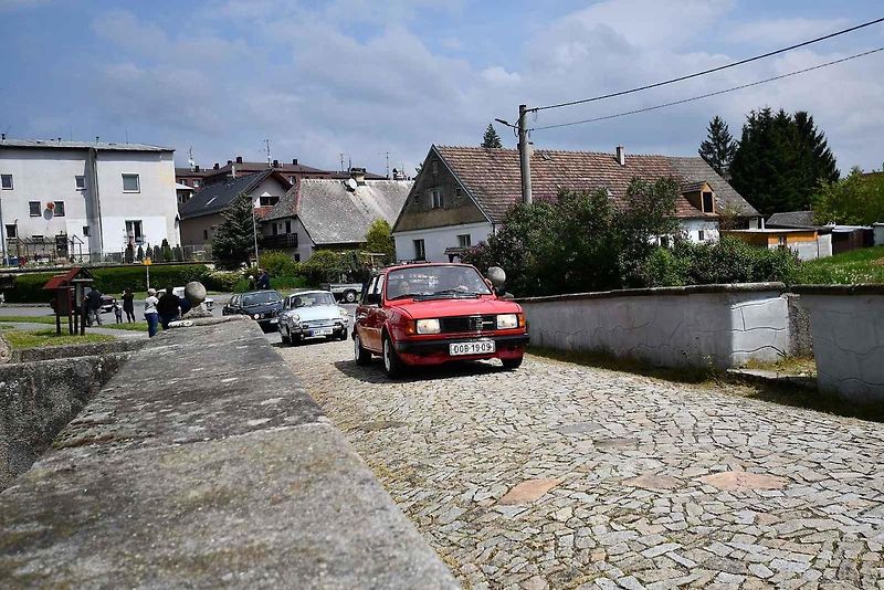 Historická vozidla a motorky projely v sobotu Českým lesem v rámci vyjížďky zvané Po pašeráckých stezkách.