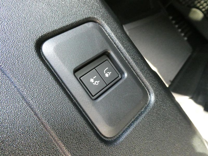 Land Rover Defender (2026) 110 3,0 X-Dynamic SE D200 - fotka 34 z 37