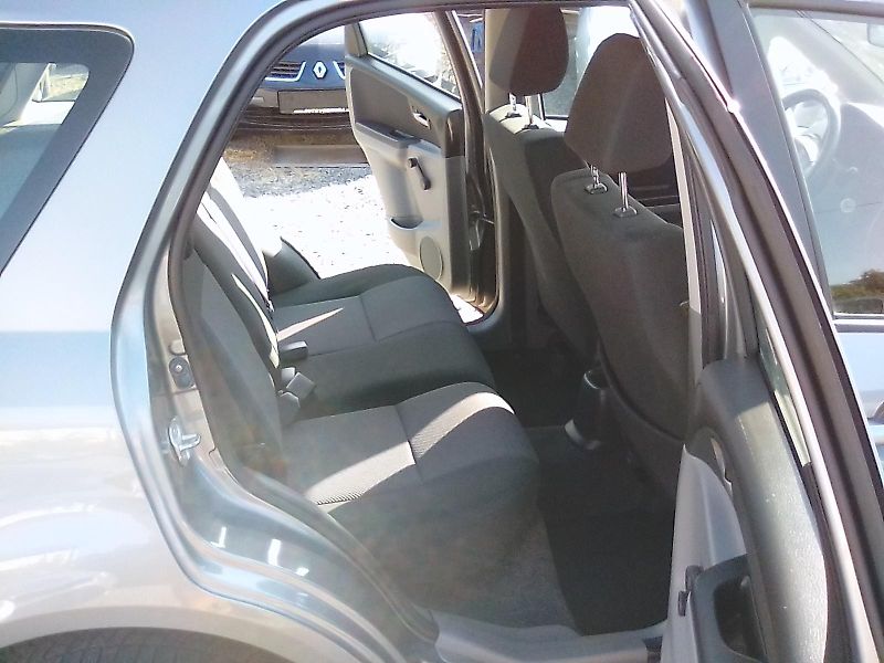 Suzuki SX4 (2008) 1.5i , kola navíc - fotka 23 z 33