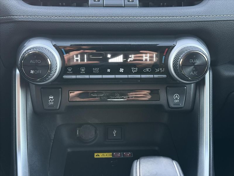 Toyota RAV4 2,0 Style 4WD CVT DPH 129kW - fotka 27 z 29
