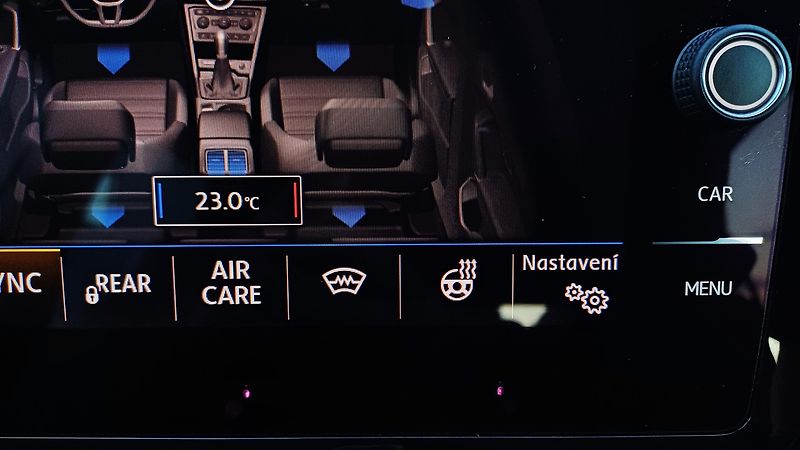 Volkswagen Touran 2.0 TDI 110kW HIGHLINE - fotka 35 z 50