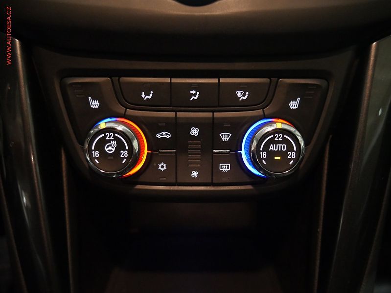 Opel Zafira (2018) 2.0 Tourer, Automat - fotka 16 z 20