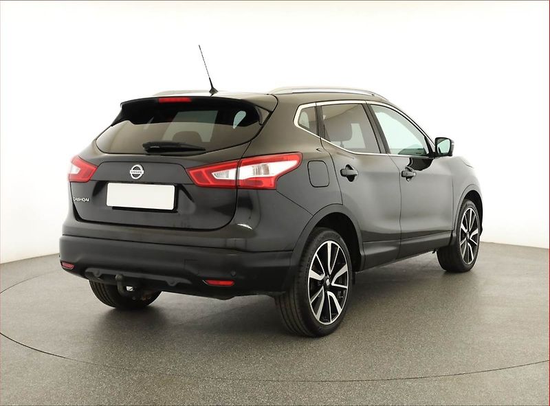 Nissan Qashqai (2015) Tekna 1.6 dCi, 4X4 - fotka 5 z 19