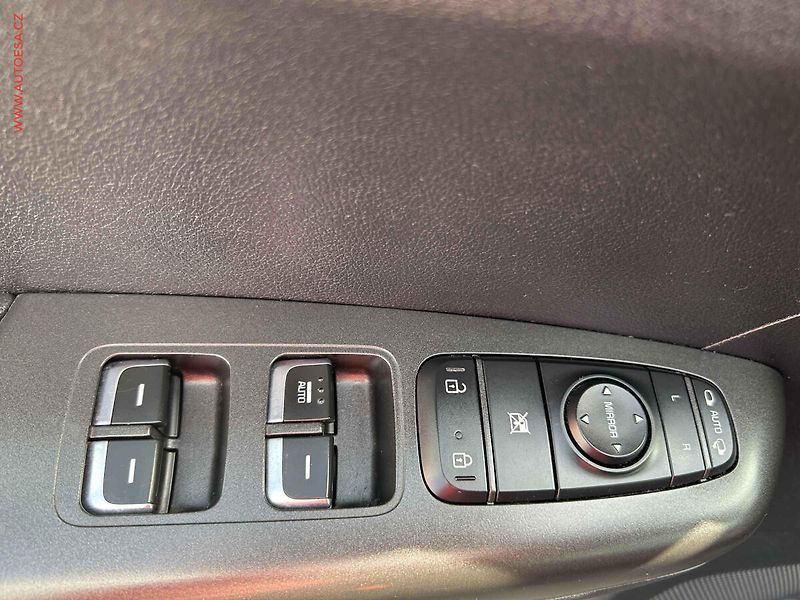 Kia Sportage (2017) 2.0CRDi 4x4, AT. výhřev sed. - fotka 11 z 19