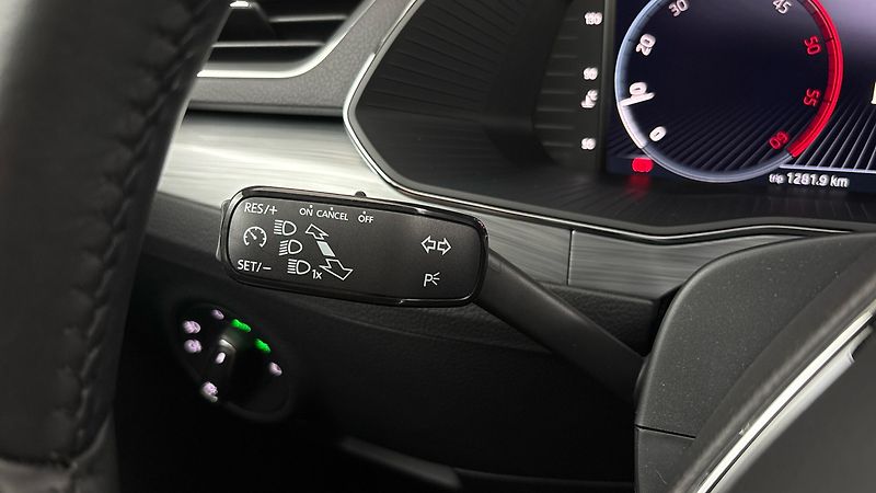 Škoda Superb 2.0 TDI Ambition Combi - fotka 14 z 25