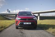 Moderní příď s designem Opel Vizor.