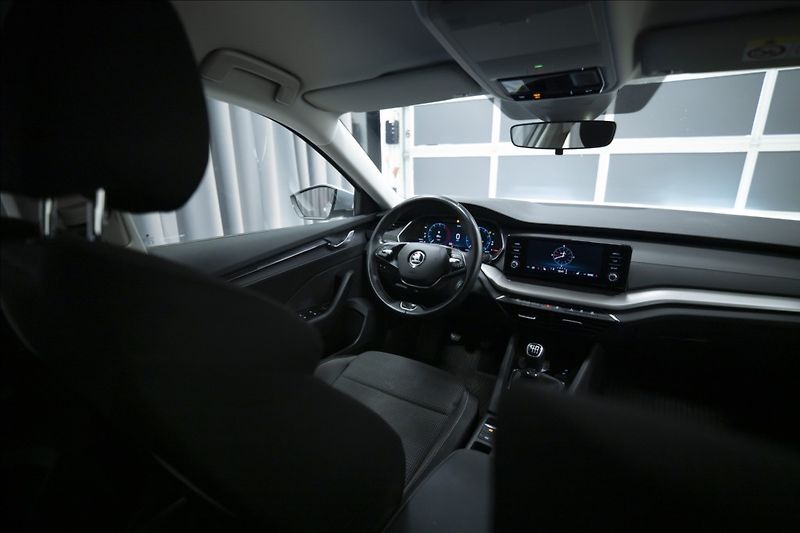 Škoda Octavia 2,0 TDI 1. MAJ ČR VÝHŘEV DPH - fotka 12 z 42