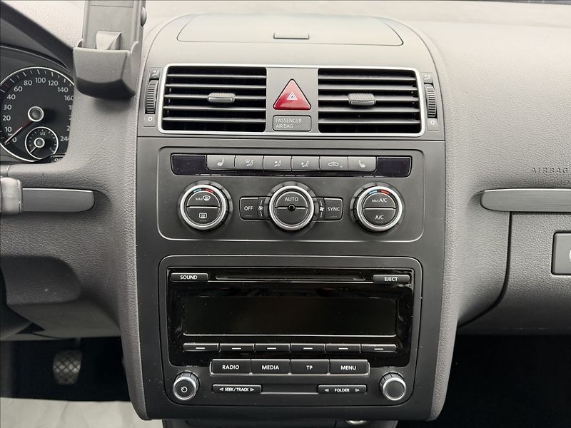 Volkswagen Touran 2.0 TDI Cup - fotka 9 z 19