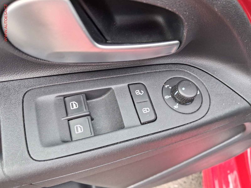 Volkswagen up! (2022) 1.0 TSi, 1.maj,ČR, GTi - fotka 13 z 16