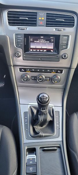 Volkswagen Golf (2015) 7 1,2 TSi 81kW benzín Lounge - fotka 22 z 35