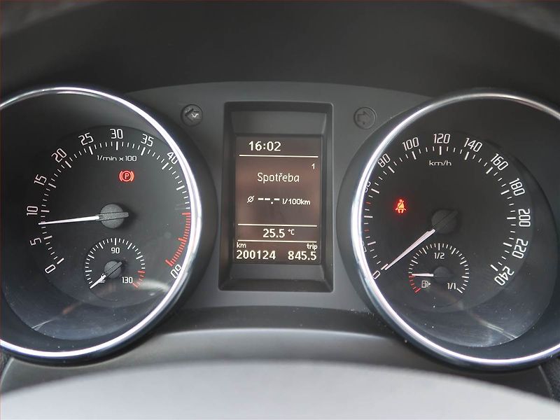 Škoda Yeti (2012) 2.0 TDI, Park. senzory - fotka 11 z 16