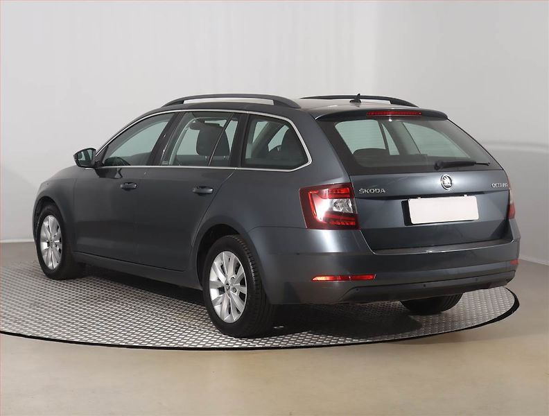 Škoda Octavia (2019) 1.6 TDI, Navi, Tempomat - fotka 4 z 16
