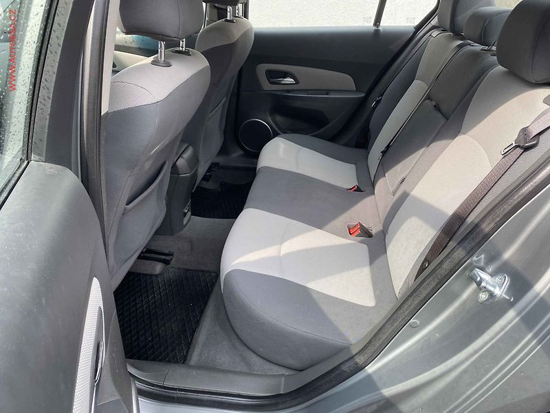 Chevrolet Cruze (2010) 1.6i, ČR, Klima - fotka 10 z 15