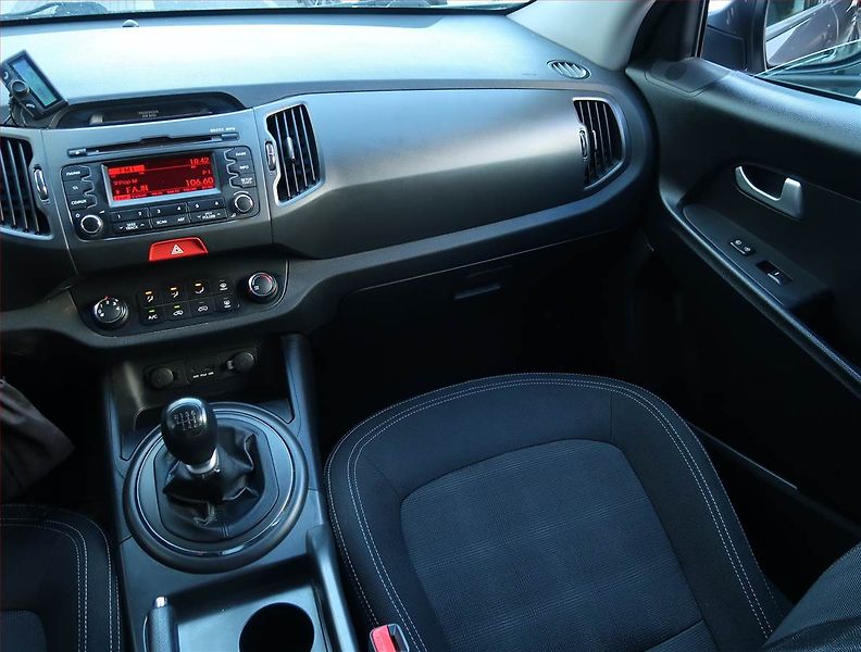 Kia Sportage (2011) 1.6 GDI, Tempomat - fotka 8 z 15