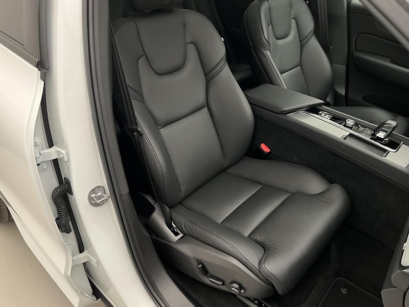 Volvo XC60 T6 AWD RECHARGE PLUS REZERVACE - fotka 20 z 46