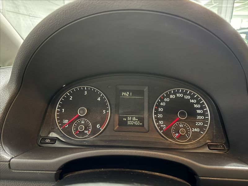 Volkswagen Caddy 1,6   TDI MAXI 7 MÍST SERVIS - fotka 8 z 20