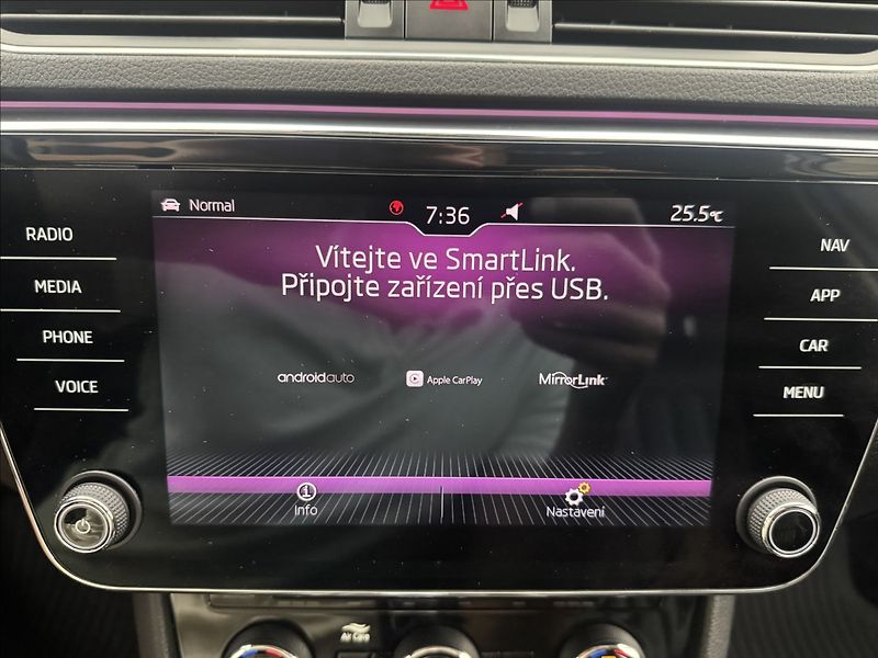 Škoda Superb 2,0 DSG 4X4 ACC CANTON STYLE+ - fotka 18 z 49