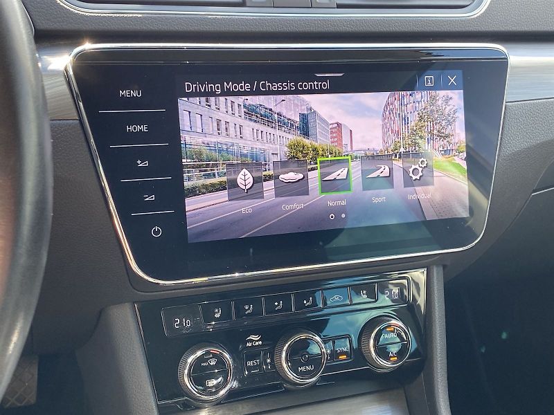 Škoda Superb (2021) Combi 1.4 TSI iV DSG Style - fotka 21 z 36