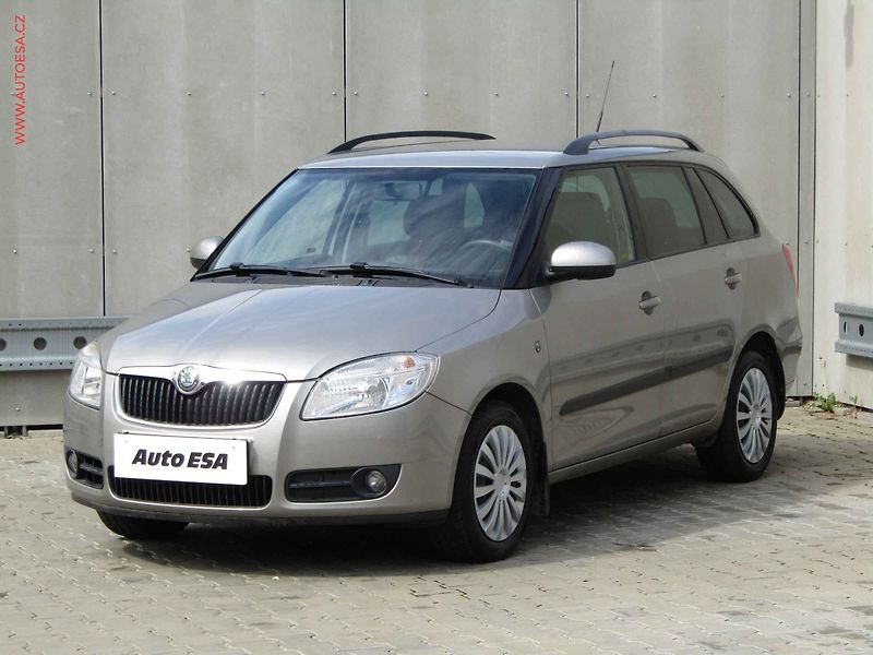 Škoda Fabia (2009) 1.2 HTP, ČR, AC, tažné - fotka 3 z 17