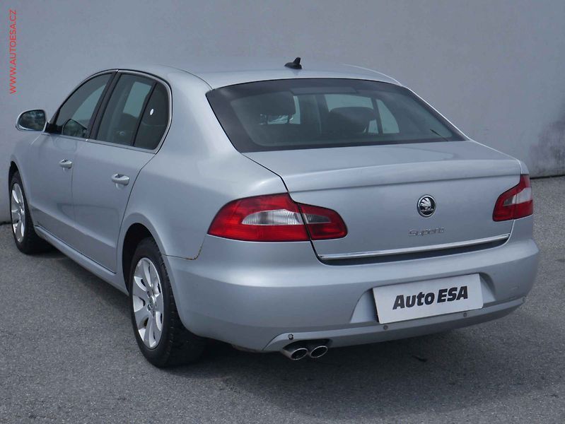 Škoda Superb (2010) 2.0TDi, Ambition, DSG - fotka 6 z 12