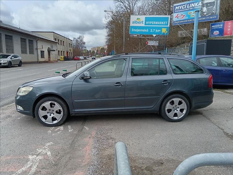 Škoda Octavia 2,0 TDi CR  Elegance - fotka 6 z 22