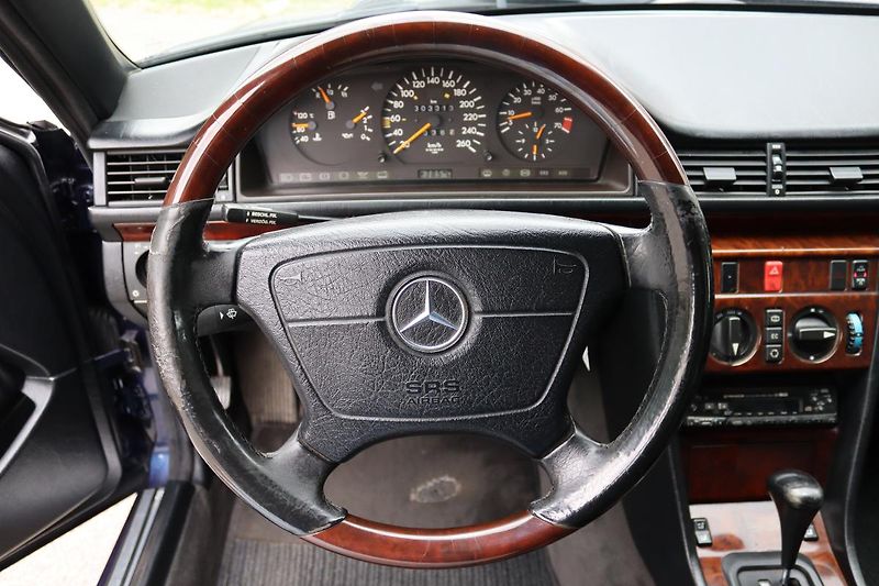 Mercedes-Benz 124 E320 CABRIO 162kW - fotka 24 z 50