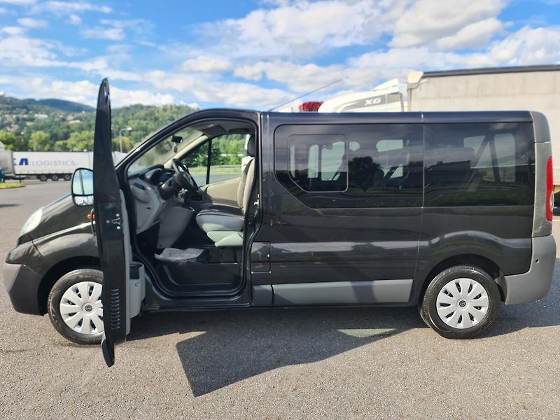 Opel Vivaro (2011) 2.0 CDTi 84-KW 8-MÍST OLOMOUC - fotka 10 z 75