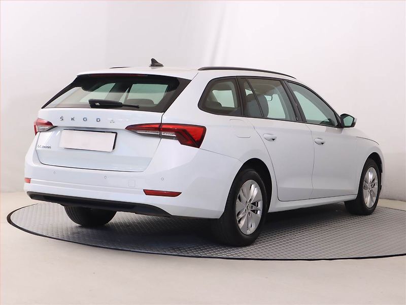 Škoda Octavia (2021) 2.0 TDI, Automat, Serv.kniha - fotka 5 z 24