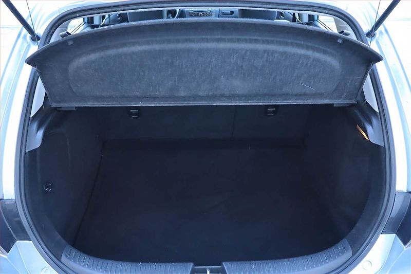 Mazda 3 (2007) 1.6, po STK, oblíbený vůz - fotka 14 z 17
