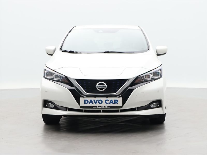 Nissan Leaf 110kW N-Connecta 40kWh - fotka 2 z 32